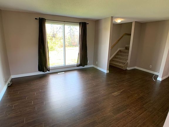 5th image of 393 Thicket Dr