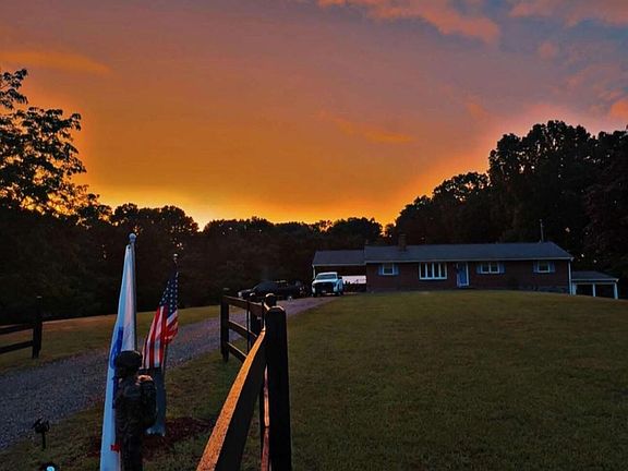 3rd image of 1075 Breezy Hill Rd