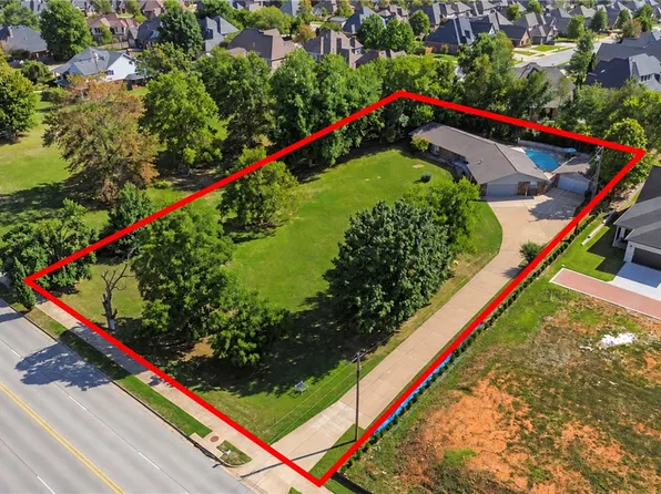 3024 W Perry Rd, Rogers, AR 72758