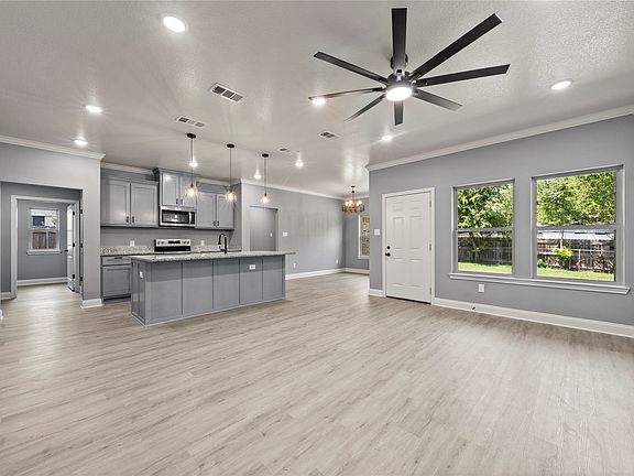 3rd image of 3701 Manor Dr