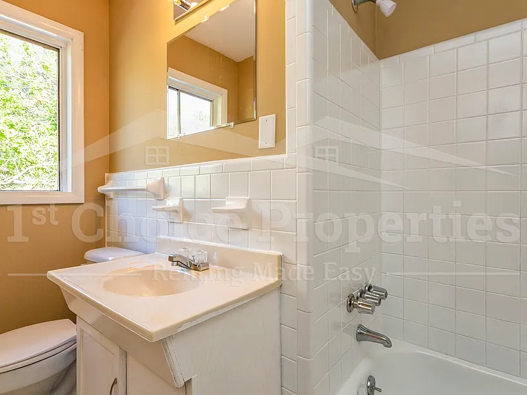1332 Lake Ln NE — Photo 17