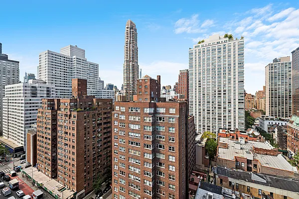 Sold by Sotheby's International Realty | media 18