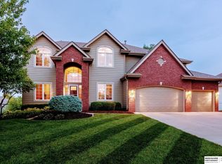 2351 Crystal Creek Dr, Papillion, NE 68046