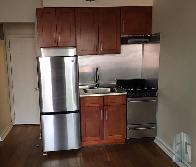 2nd image of 27 Avenue C APT 3