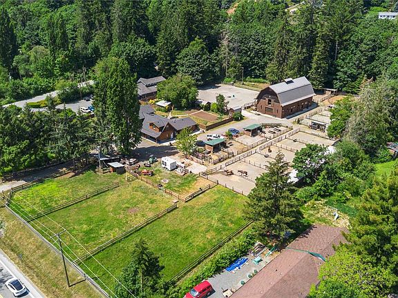 2nd image of 5480 Sooke Rd