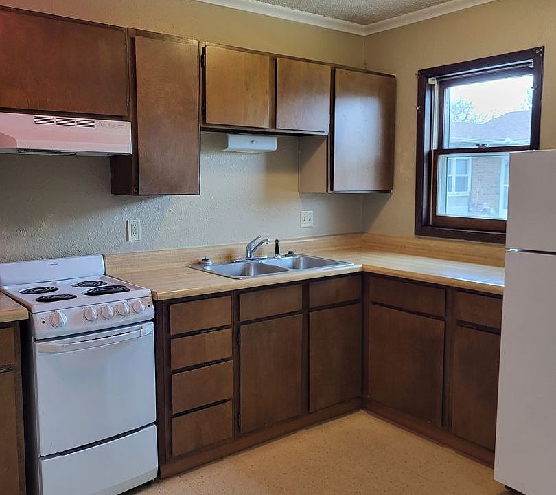 1st image of 604 Plaza Dr APT 3
