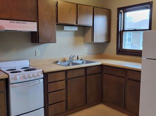 604 Plaza Dr APT 3, Perry, KS 66073