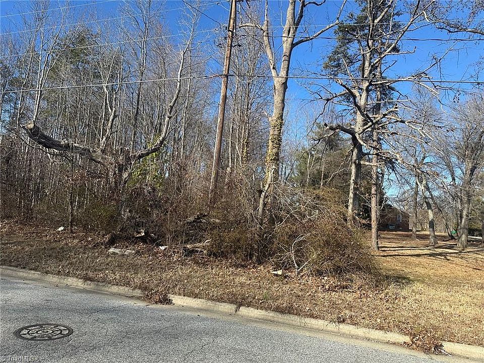 2nd image of 1039 E Springfield Rd