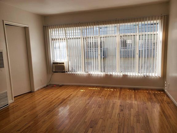 4th image of 7024 Hawthorn Ave #104
