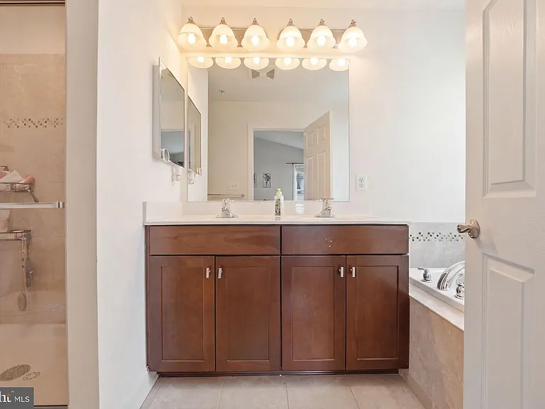 820 Ryan St — Photo 16