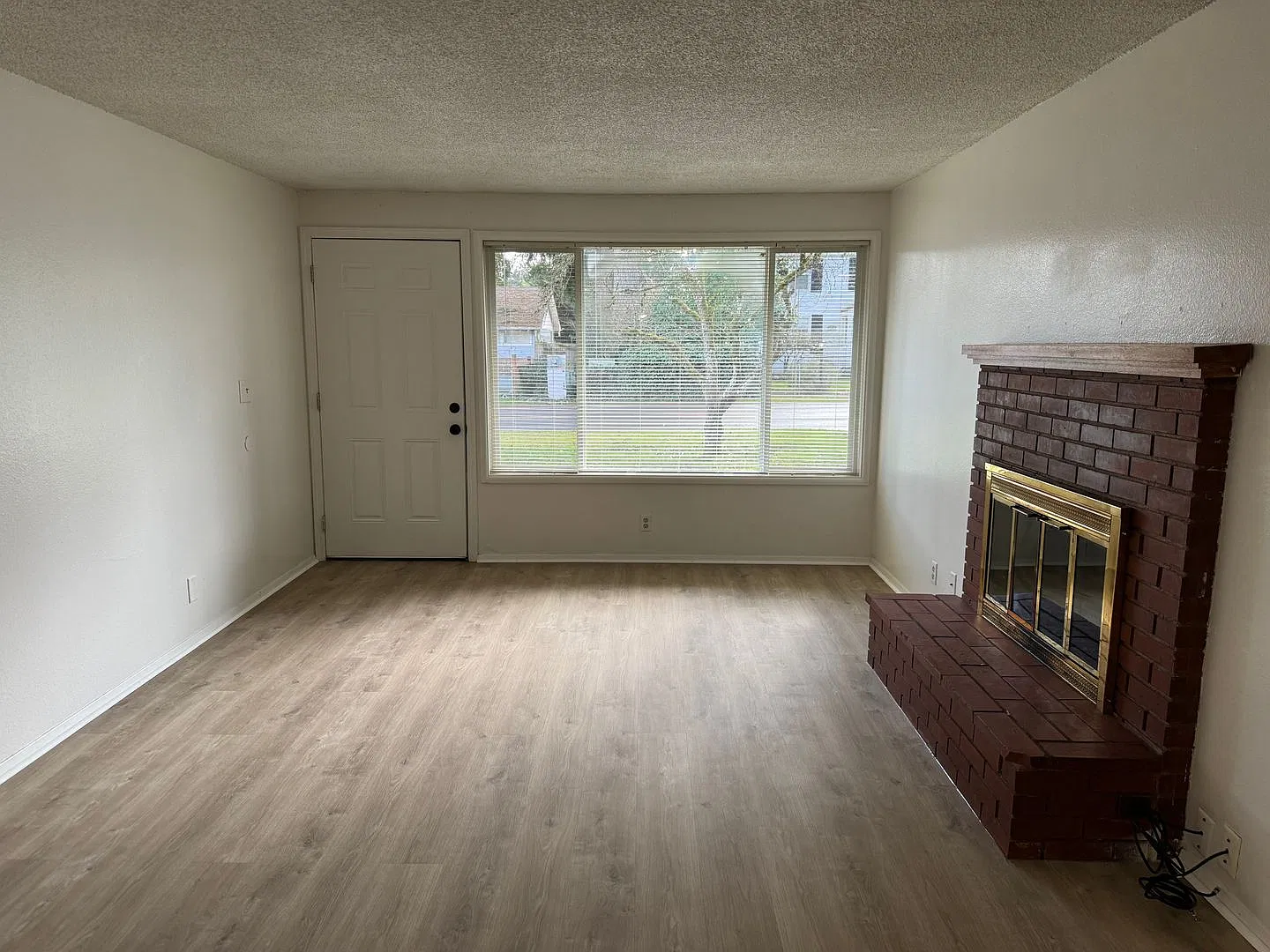 2-bedroom 1 bath duplex off River Rd! — Photo 3