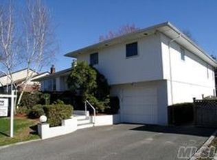 7 Stewart St, Plainview, NY 11803