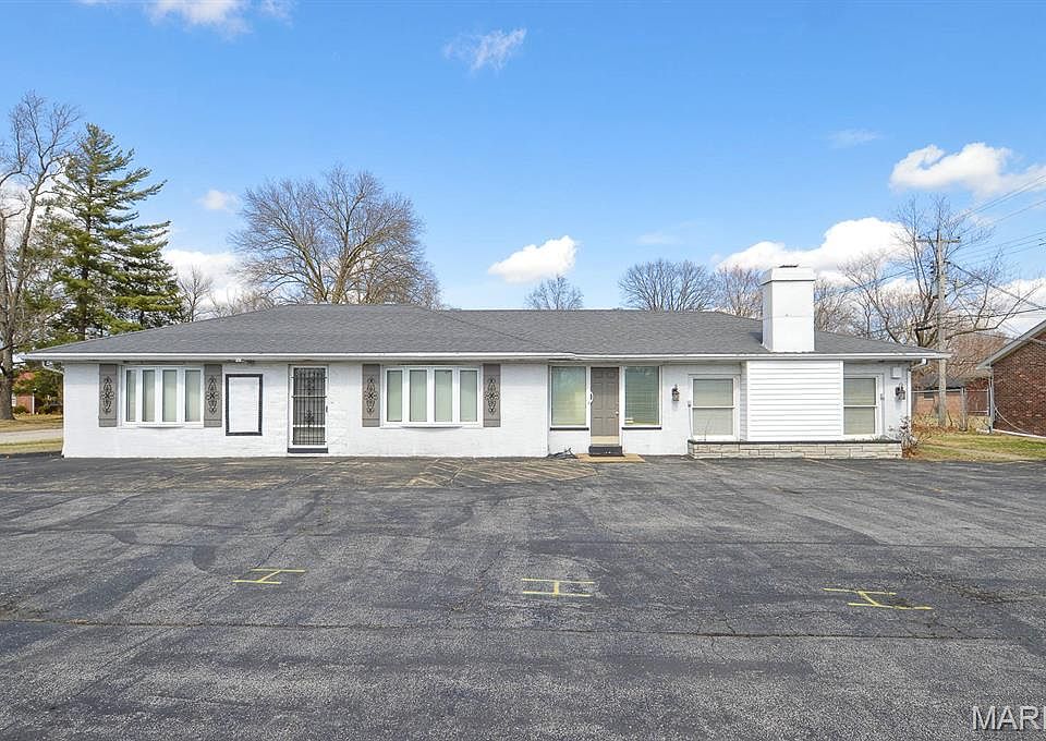 1st image of 2 Sheryl Dr