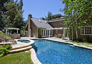1st image of 4042 Sapphire Dr