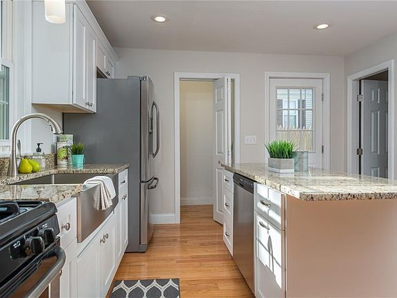 3rd image of 33 Milton Ave