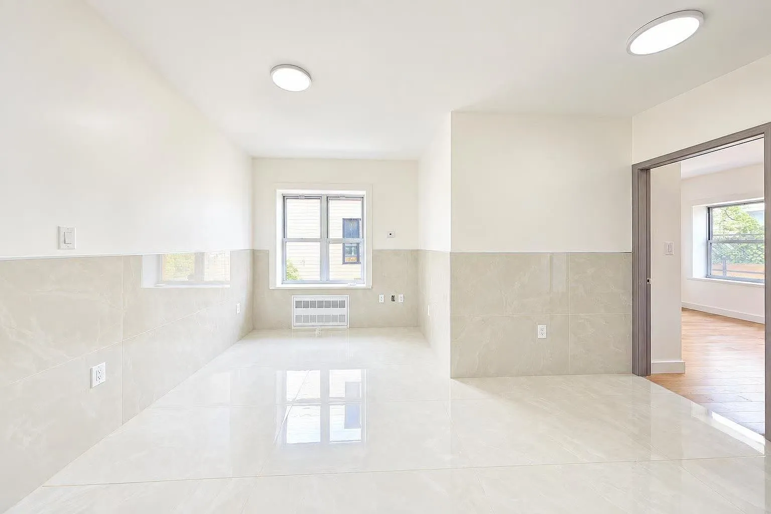 3 bed, 900 sqft, $3,500 — Photo 2