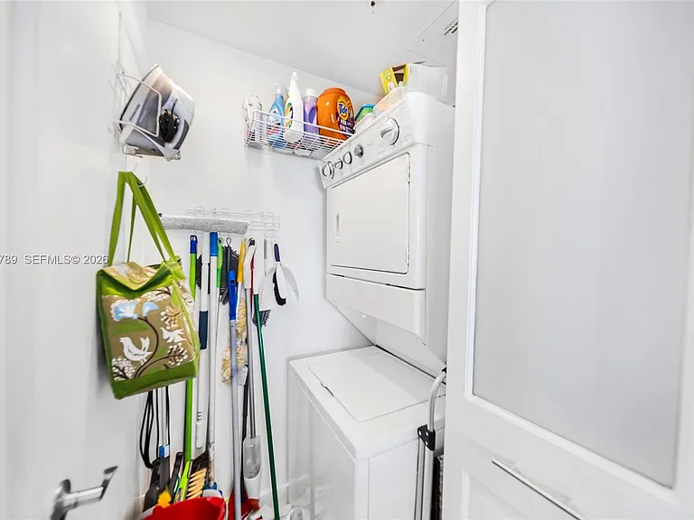 253 NE 2nd St #1109 — Photo 5