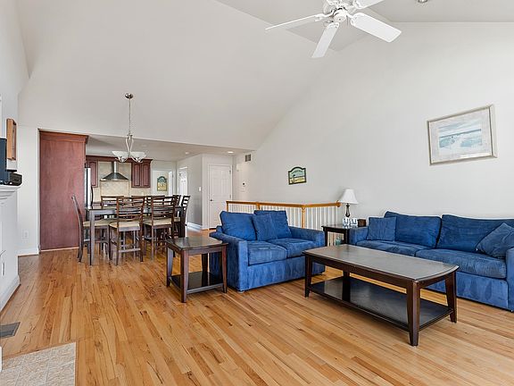 3rd image of 139 46th St W #Sea