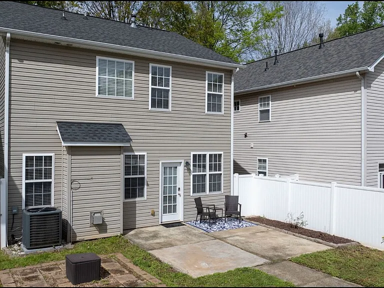 10060 Switchyard Dr — Photo 17