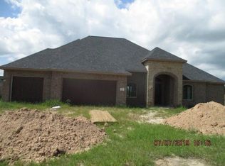 819 Oak Ridge Dr, Angleton, TX 77515