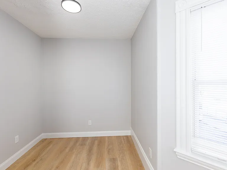 628 E 6th St #2 — Photo 9