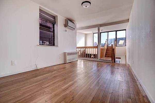 Rented by Urbane Brokerage | media 9