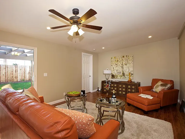 1219 Iris Ave — Photo 8