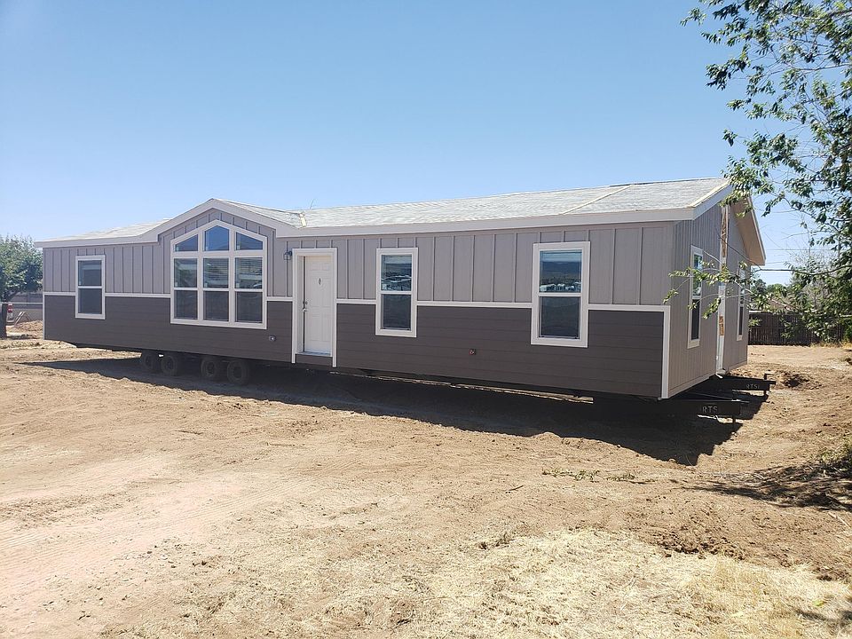 The home has arrived. Beautiful 4 bedroom home on wonderful lot in Chino Valley!