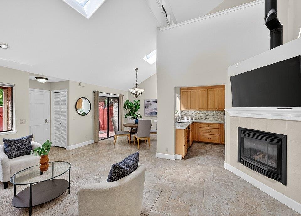 1st image of 3015 Arlington Dr