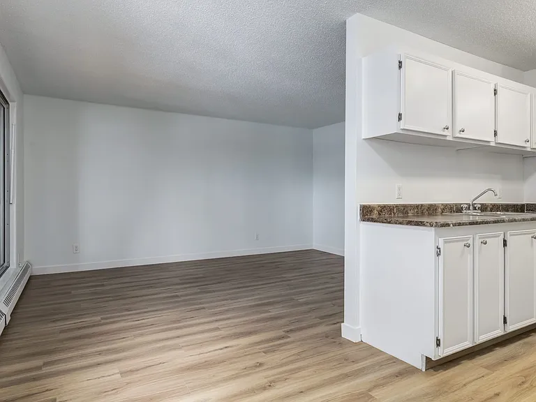 4 Hooper Cres NW — Photo 11