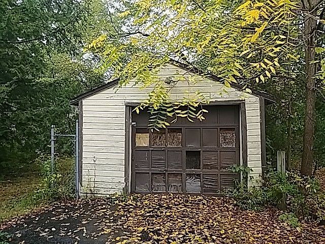 2nd image of 446 W Ravenwood Ave