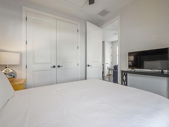 5th image of 201 S Fremont Ave APT 1