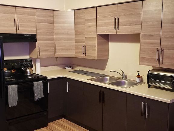 4th image of 805 N Park Ave