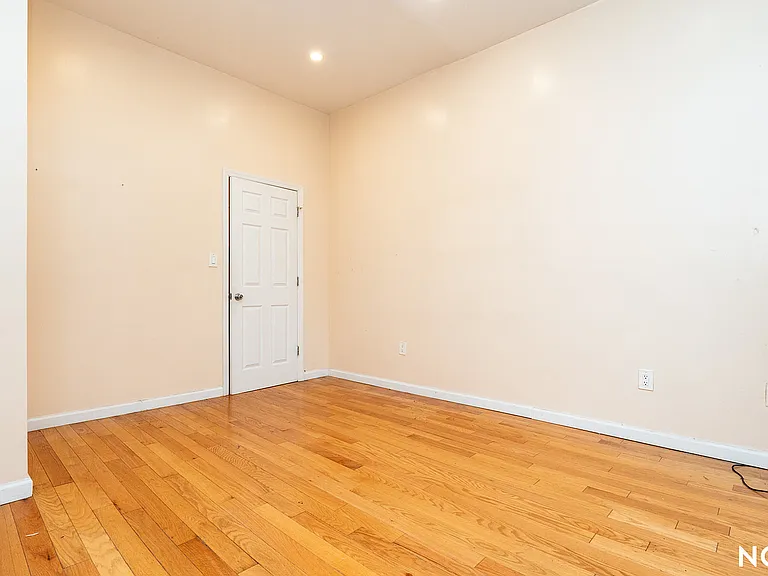 469 Harman St #3L — Photo 10