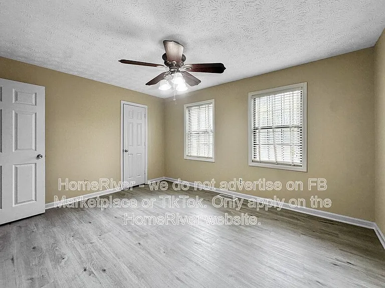506 Oakwood Ct — Photo 9