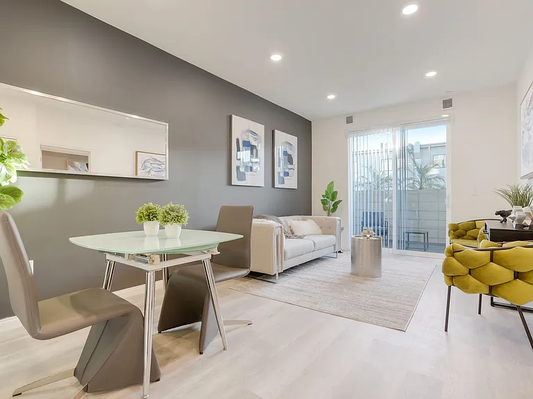 V on Victory Apartments — Photo 8