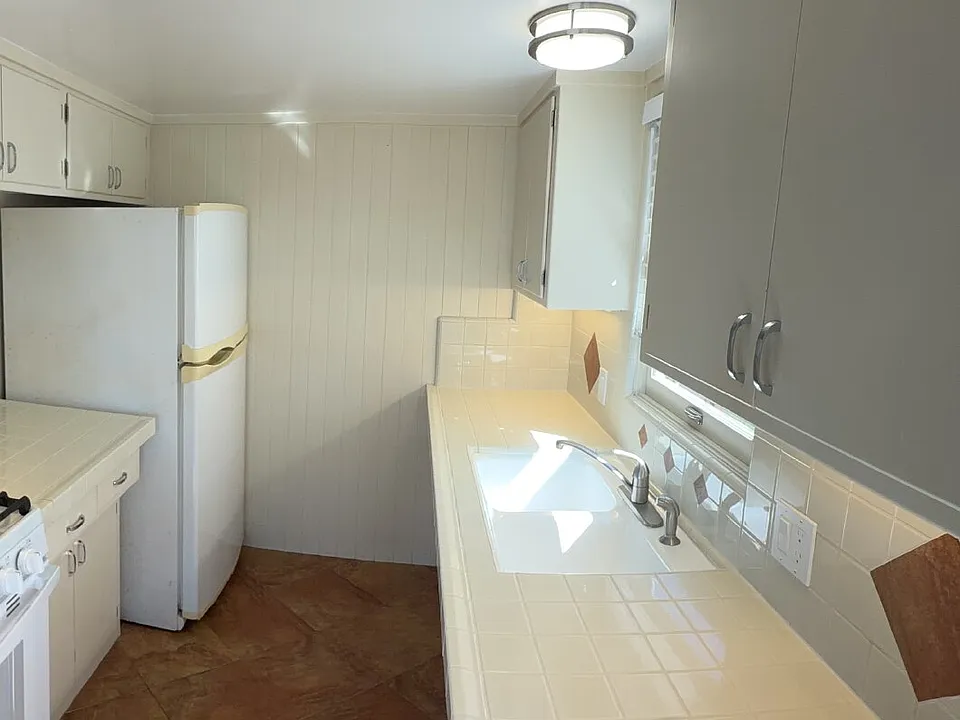 5075 Niagara Ave #27