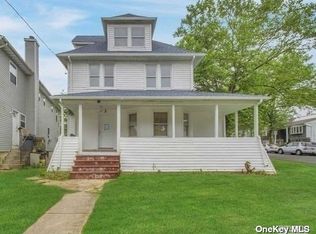 1060 Woodfield Rd, West Hempstead, NY 11552