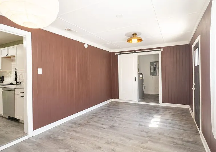 20 Ventura Blvd — Photo 18