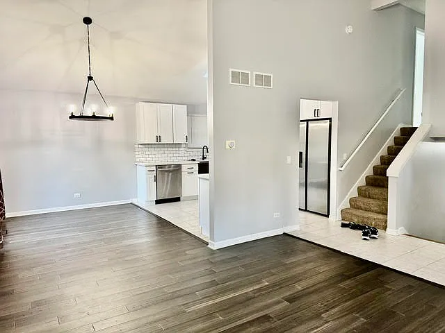 2S151 Avondale Ln — Photo 4