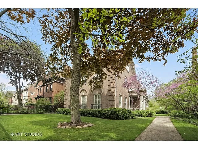 5633 S Woodlawn Ave photo 1