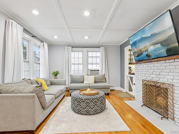 3rd image of 52 Prairie Avenue