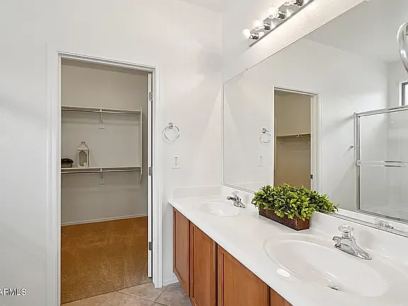 5 bed, 2199 sqft, $2,500 — Photo 4