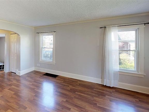 4th image of 331 Cornell Ave