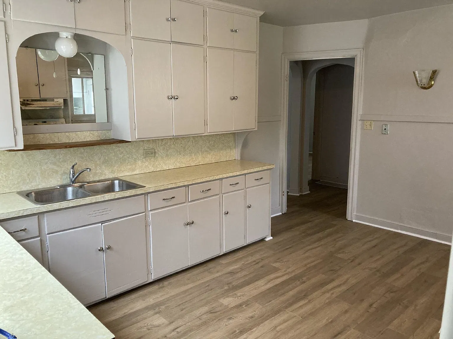 2 bed, 1.0 bath, 698 sqft, $525 — Photo 2