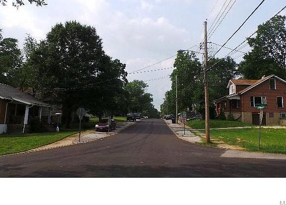 2nd image of 2804 Lyndhurst Ave