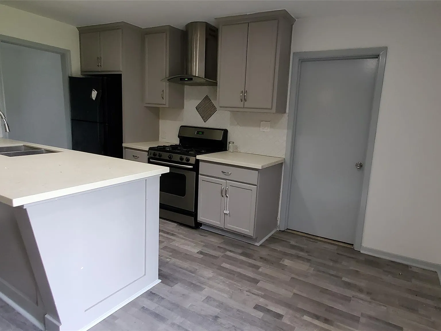 3 bed, 1.5 bath, 1470 sqft, $1,800 — Photo 4