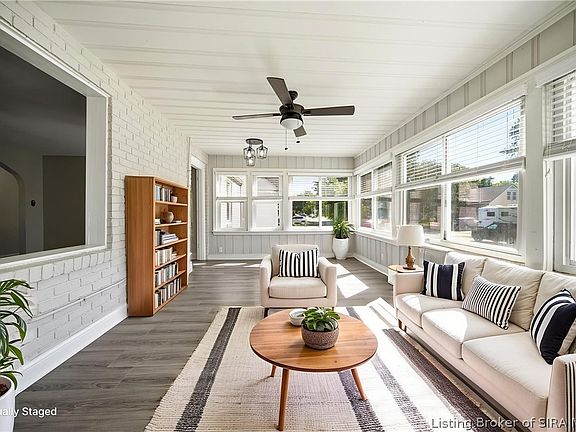 3rd image of 225 W Carter Avenue