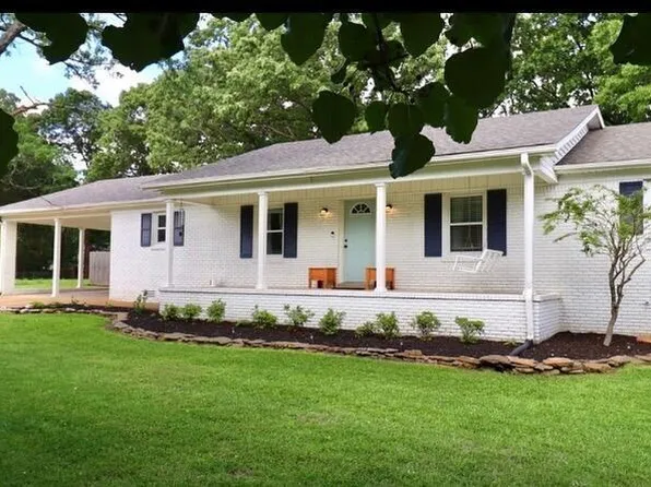 222 Southshore Dr, Jackson, TN 38305