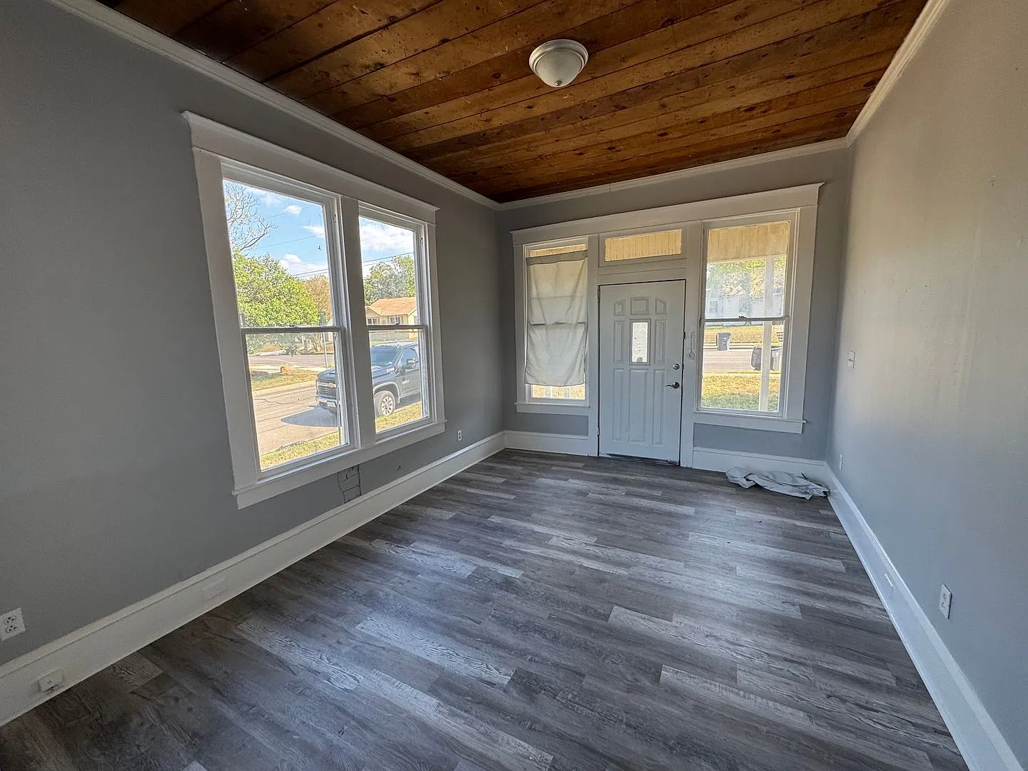 One Bedroom Corner Lot — Photo 2